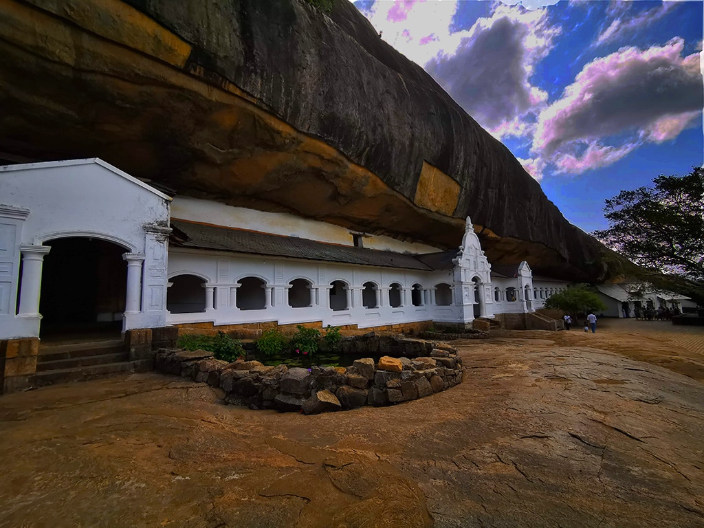 golden temple dambulla